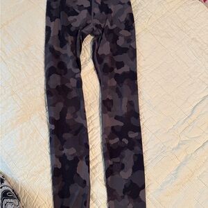 Athleta Kids Camo Leggings - Black and Gray